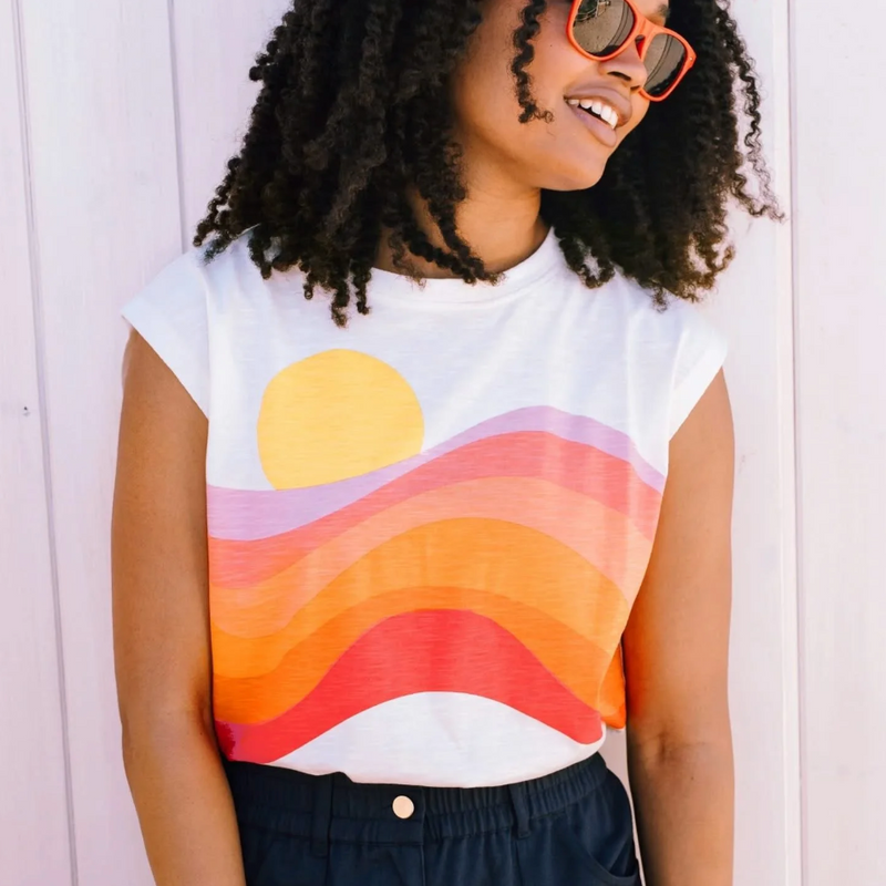 CHRISSY RELAXED TANK T-SHIRT - OFF-WHITE, SUNSET WAVES