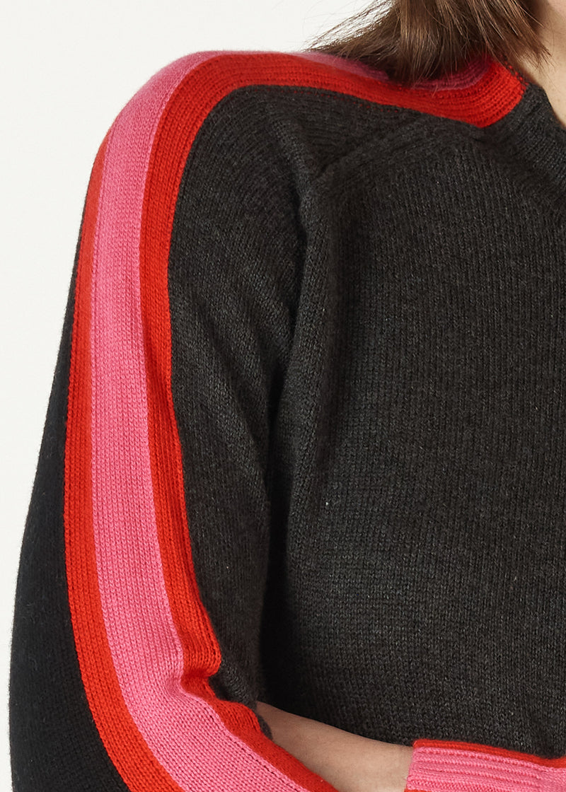 CONTRAST FUNNEL NECK IN CHARCOAL