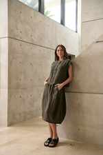 CURVE POCKET SKIRT - LICORICE