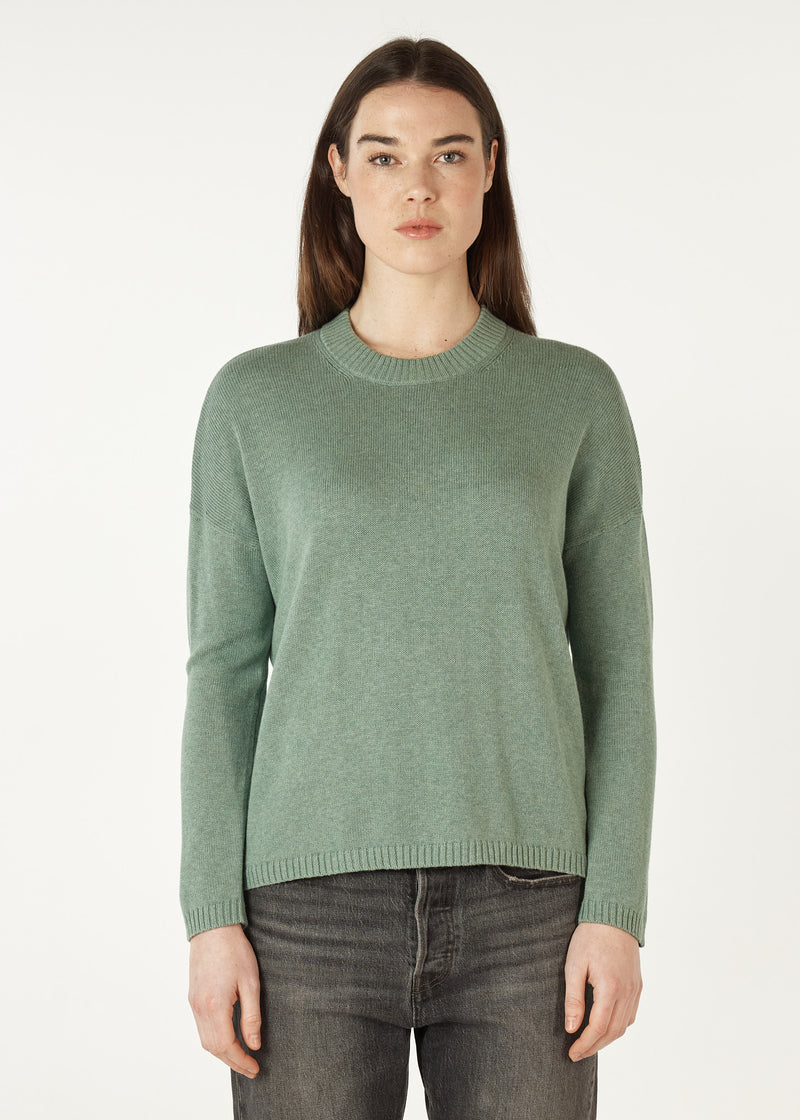 ESSENTIAL ROUND NECK IN MOSS
