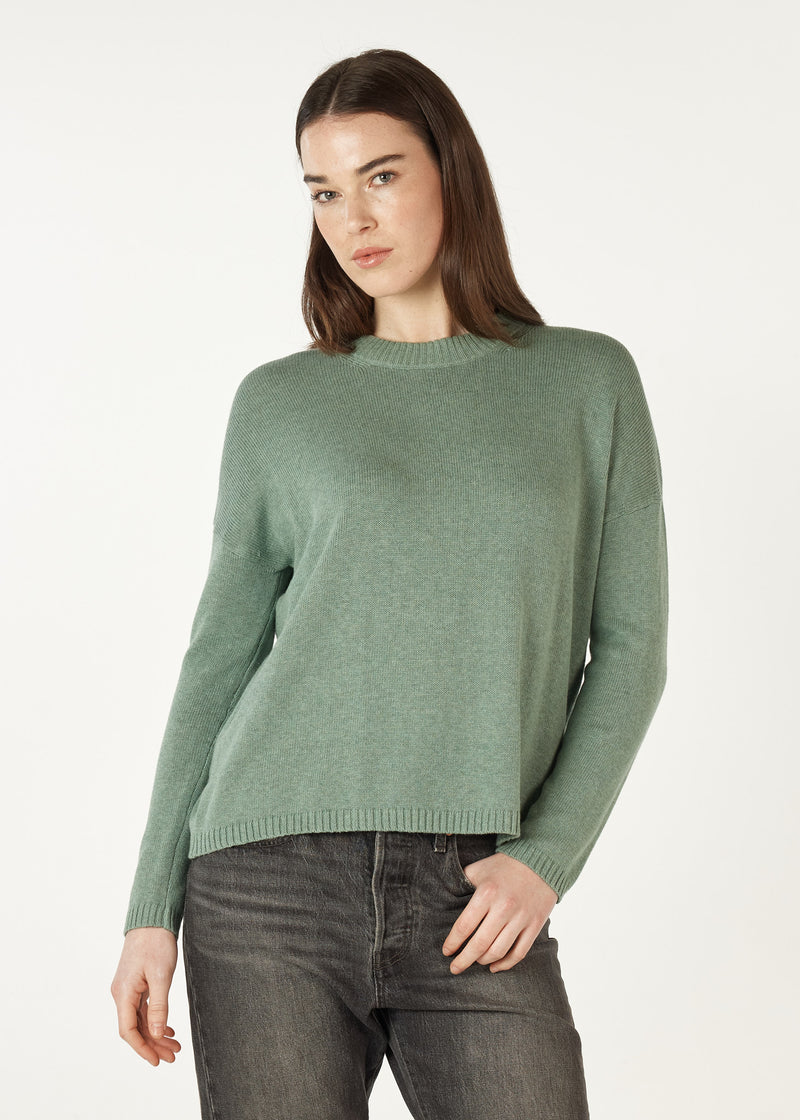 ESSENTIAL ROUND NECK IN MOSS