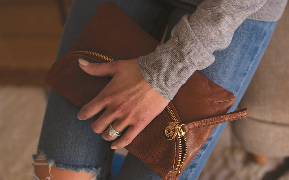 HUNTER CLUTCH IN TAN