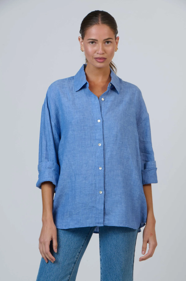 LINEN BOYFRIEND SHIRT IN AZUR
