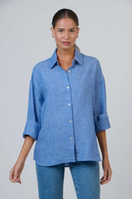 LINEN BOYFRIEND SHIRT IN AZUR