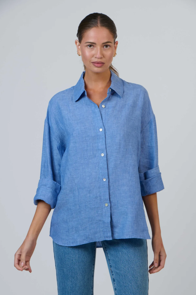 LINEN BOYFRIEND SHIRT IN AZUR