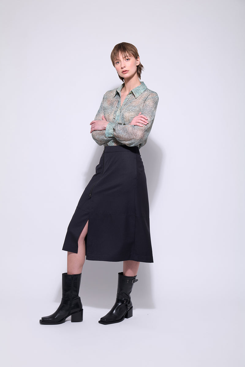 THE DOTTY SHIRT IN ALOE SPOT