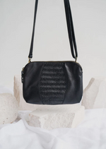 WOVEN TRE BAG  - TEXTURED NOIR