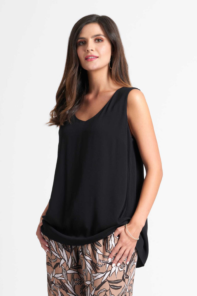 YOUR BEST ANGLE TOP IN BLACK